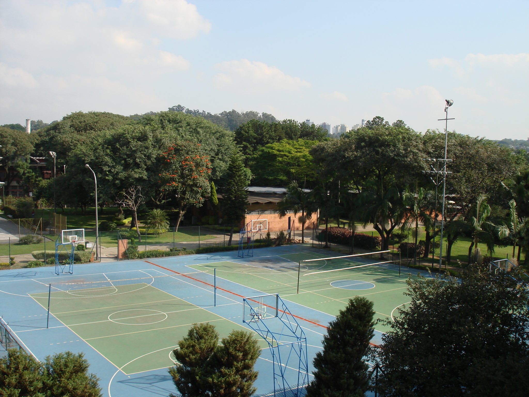 CEPEUSP - Centro de Práticas Esportivas da USP – Você quer jogar Spikeball?